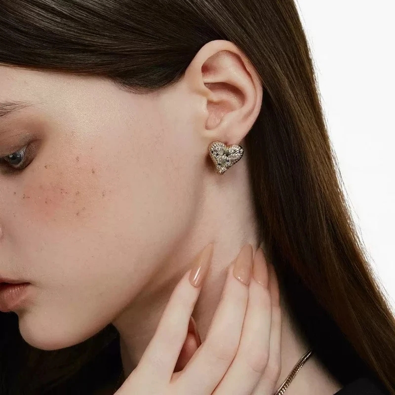 Örhängen med grunge-diamant och hjärtformade diamanter för kvinnor