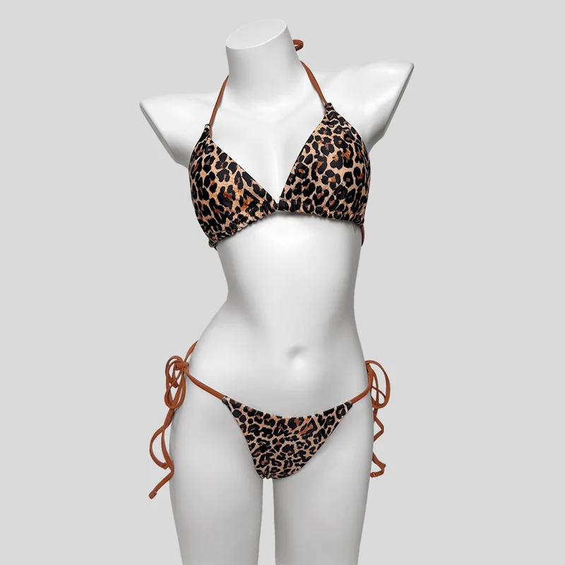 Bikiniset med grungefärgad leopardprint och halterneck för kvinnor