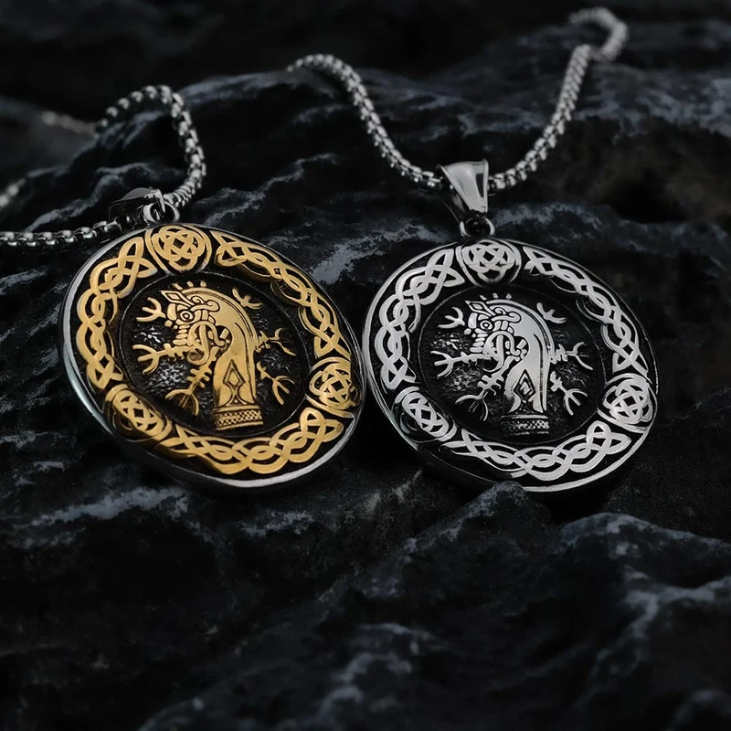 Herrhalsband i punkstil med keltisk knut i vikingastil