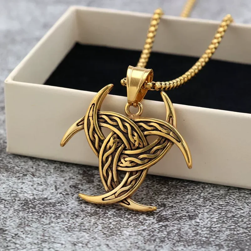 Herrhalsband med keltiskt knut och punkmönster