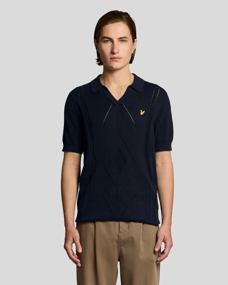 Lyle & Scott Herrstickad pikétröja med öppen krage och argylemönster | Mörkblå
