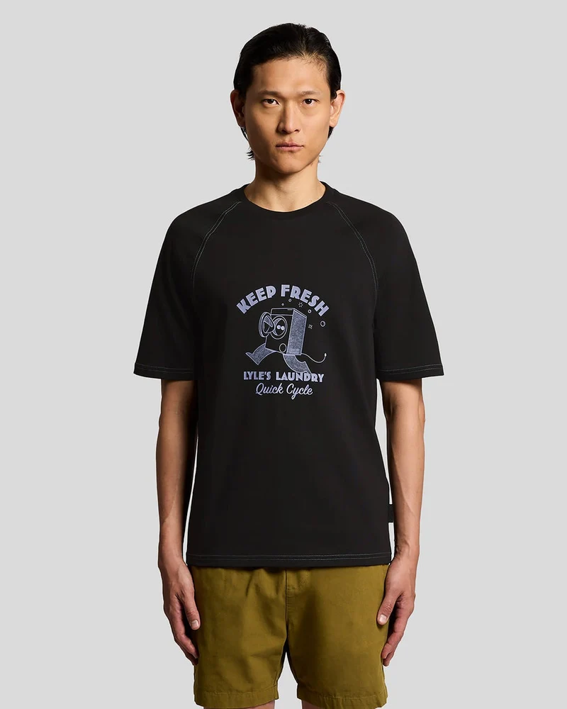 Lyle & Scott Herr T-shirt med grafisk design och Keep Fresh-motiv | Kolsvart