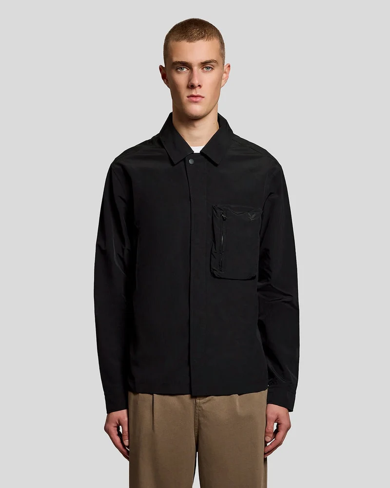 Lyle & Scott Lätt överskjorta med praktisk ficka för män | Kolsvart