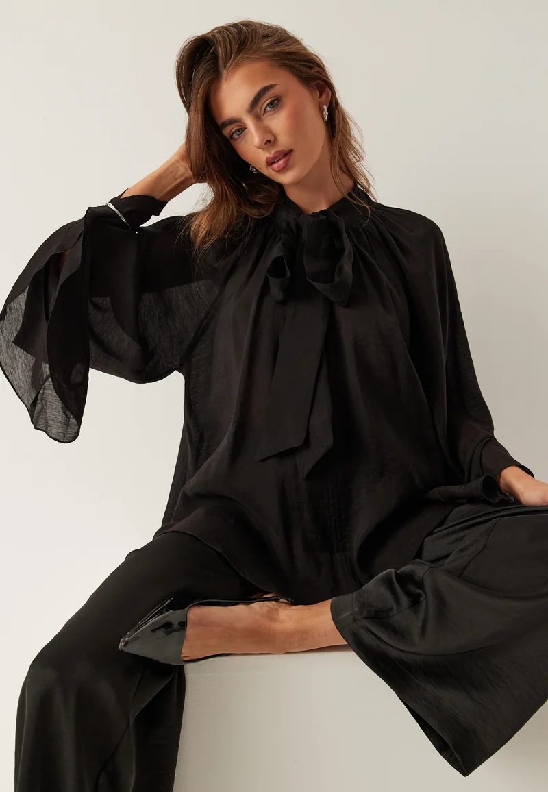 Wide Sleeve Bow Blouse