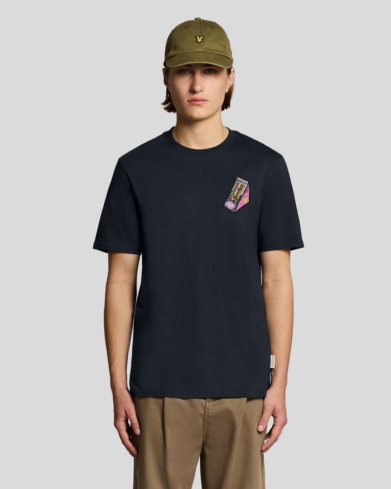 Lyle & Scott Herr T-shirt med broderi i supermarket-stil | Mörkblå