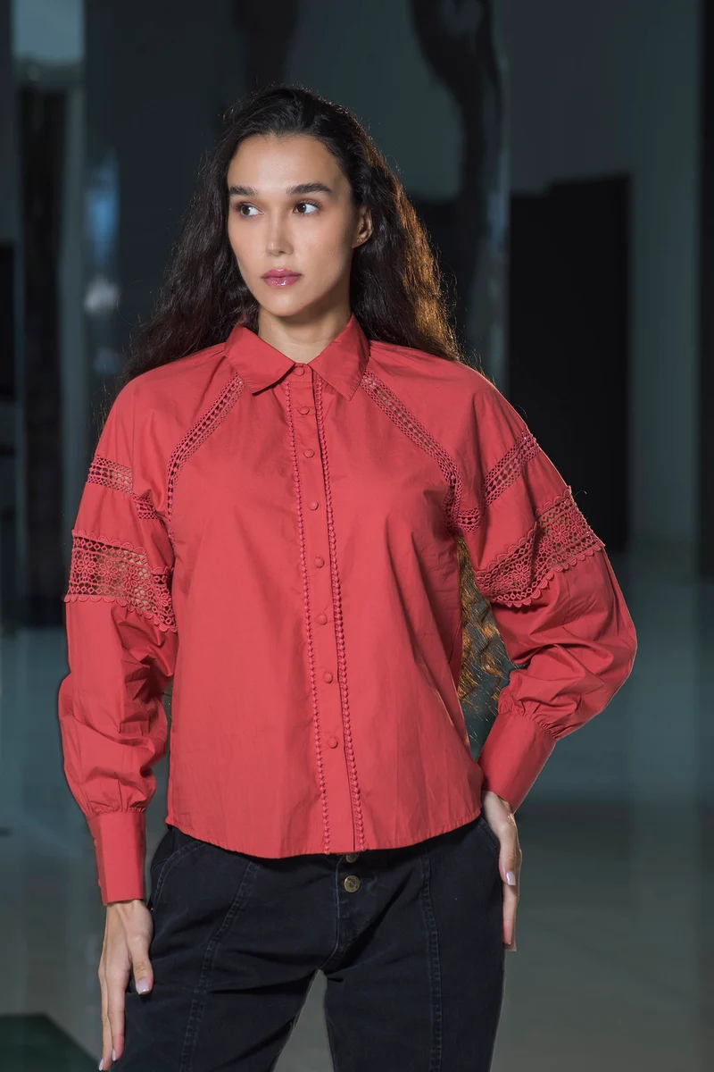 Tasa|100% Cotton Shirt With Lace Detail Blouson Fit