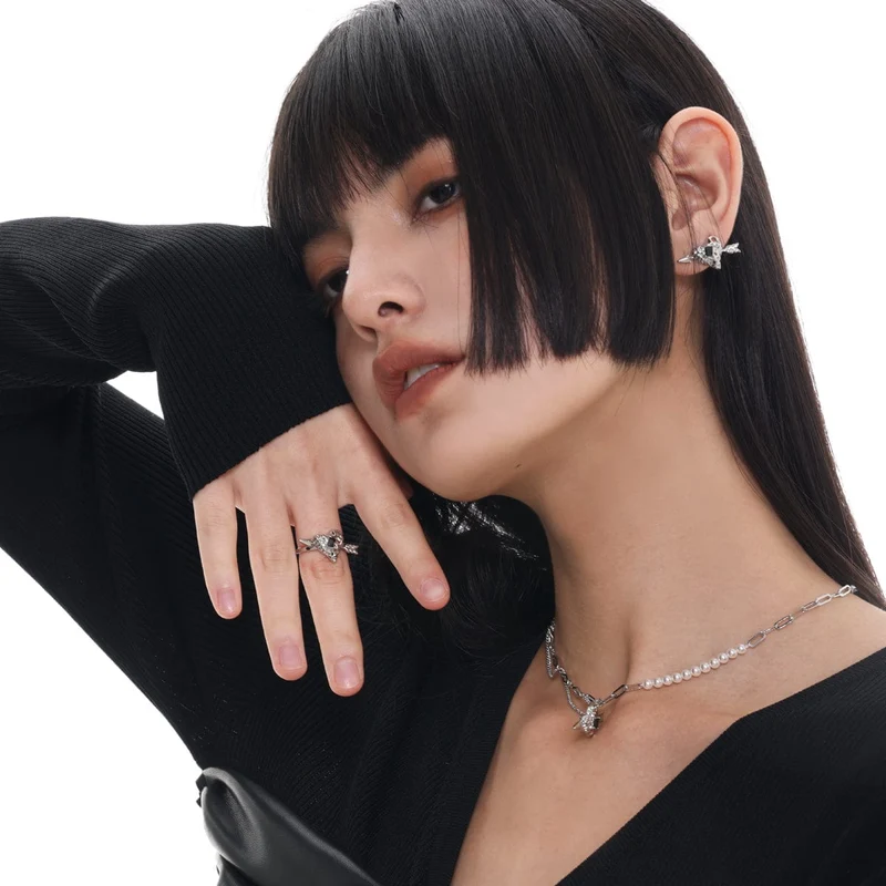 Punk Pierced Arrow Heart Ring för kvinnor