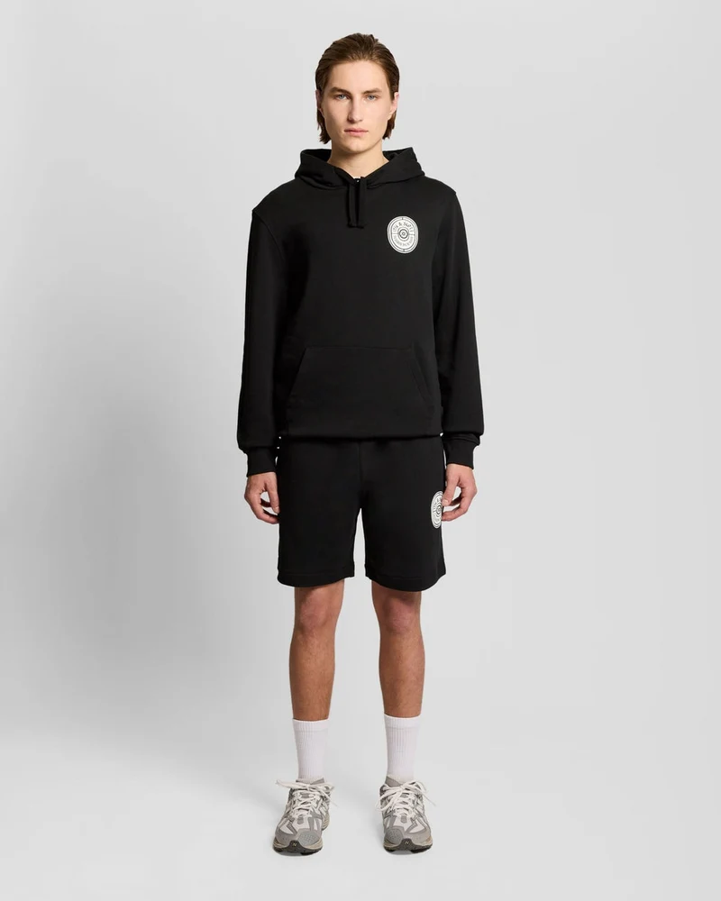 Lyle & Scott Herrshorts med grafiskt märke i bomull | Kolsvart