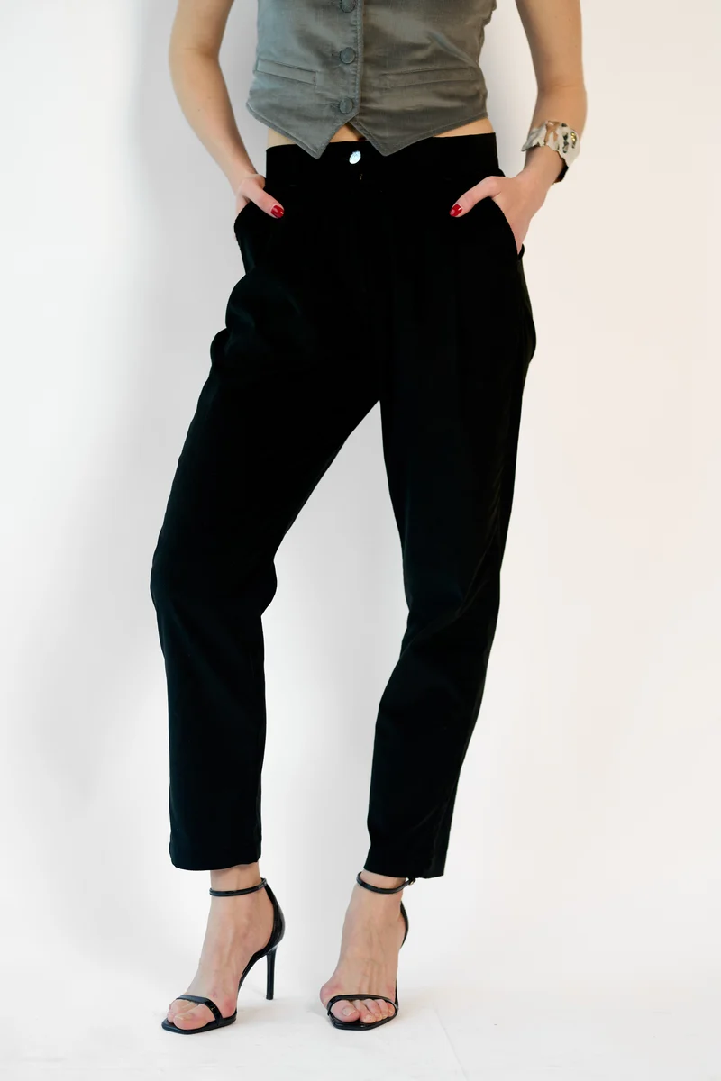 Arna|100% Cotton Front-Pleated Straight Fit Pant
