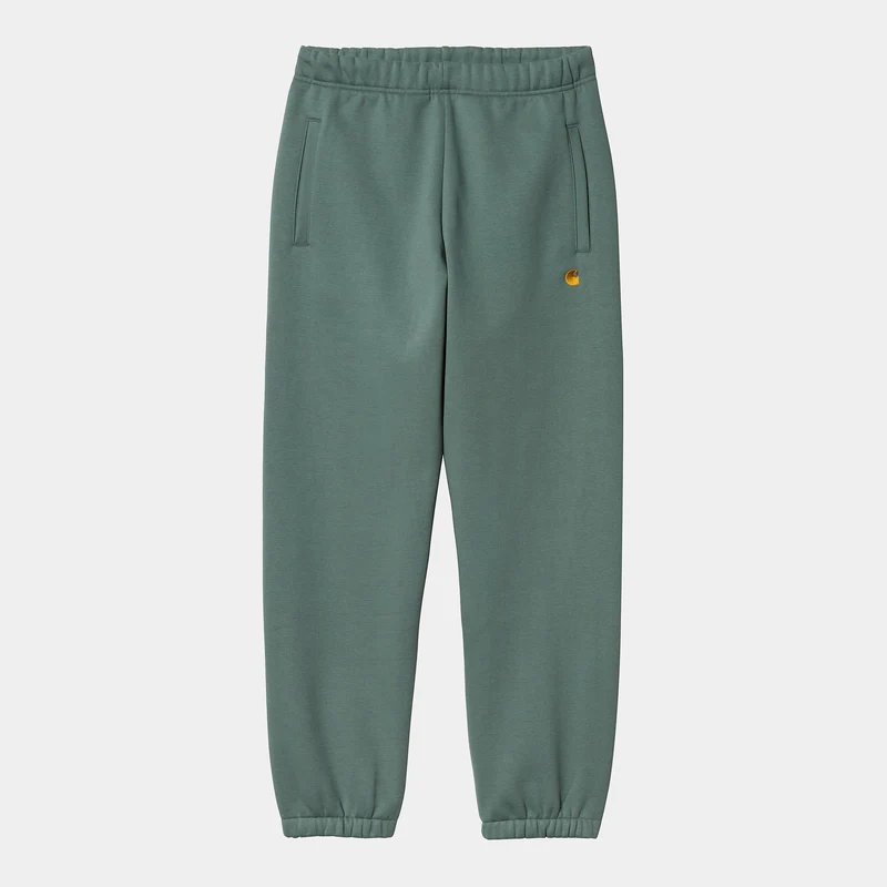 Carhartt WIP Chase Sweat Pant för män - Silver Pine / Guld