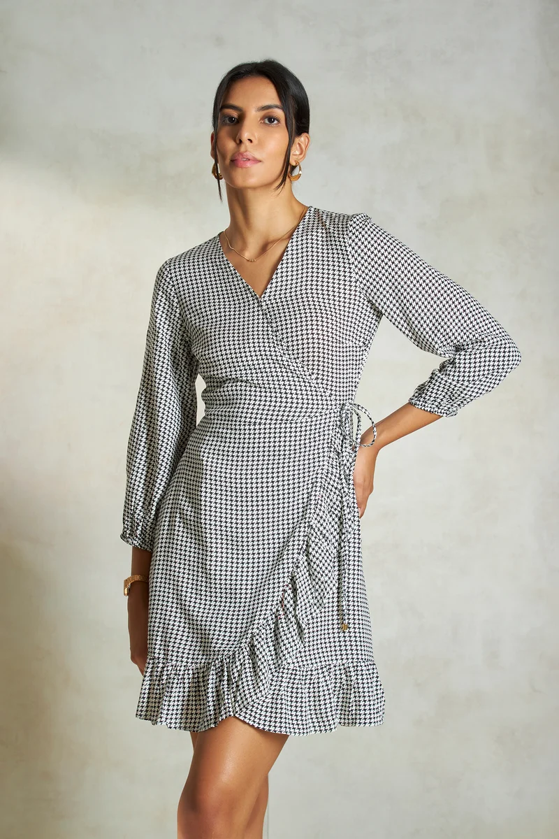 Kenza|100% Viscose Houndstooth Print V-Neck Dress