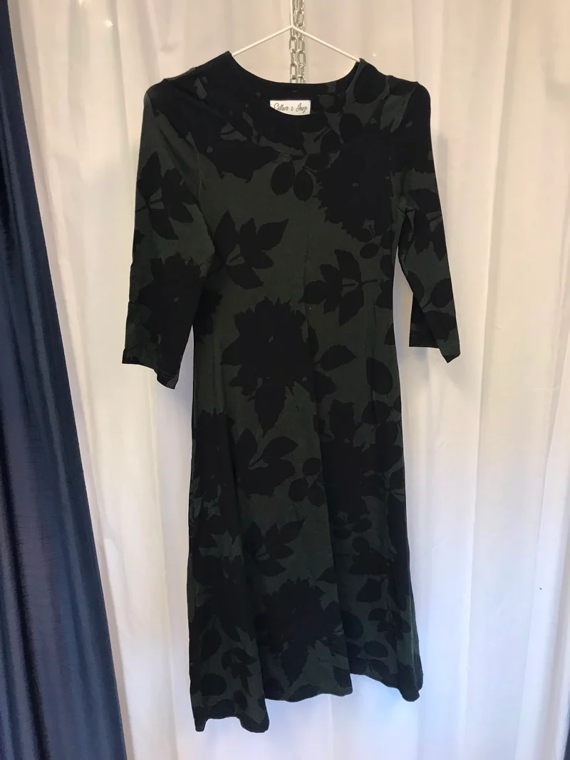 Secondhand: Signe - Dahlia leaf black - S