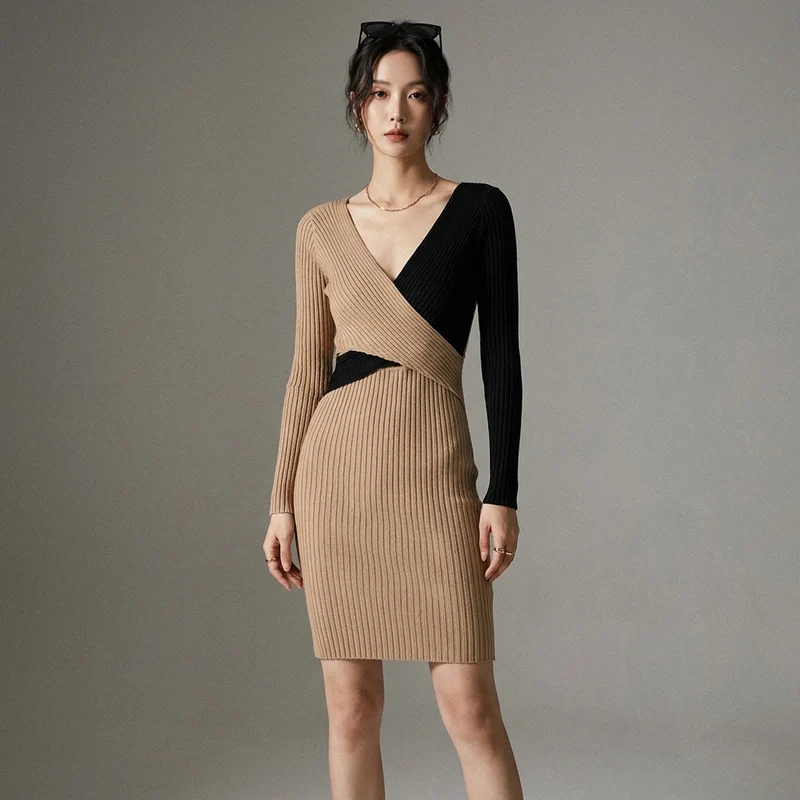 Robe Courte Tricotée Col V