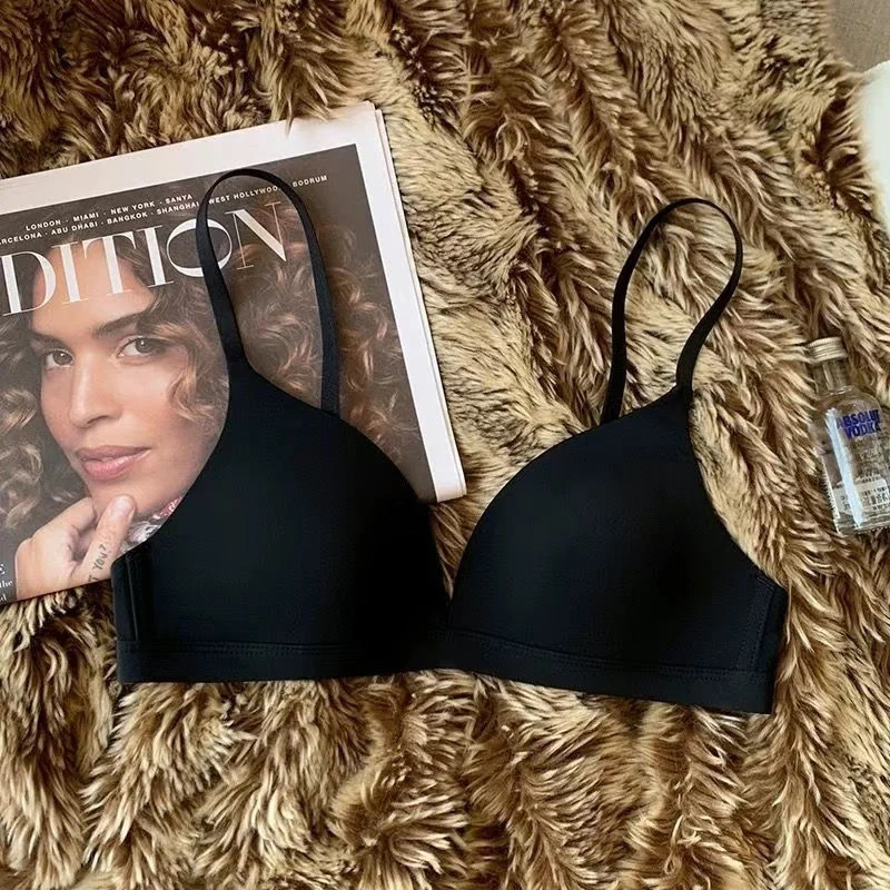 Icone™ TriangleBra: Trådlös och Bekväm Djup V Triangeldesign Bralette