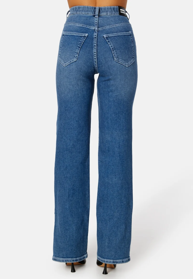 Moxy Straight Shoe Cut