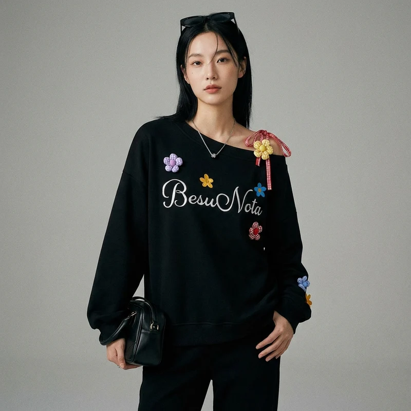 Hoodie Brodé Floral Rétro