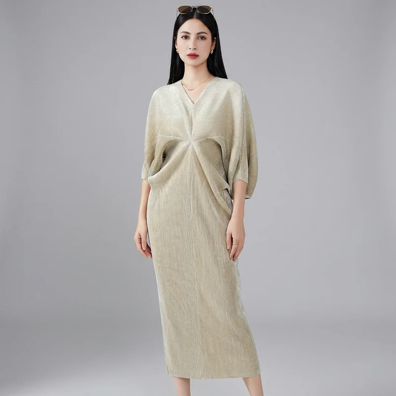 Robe Plissée Col V Fluide