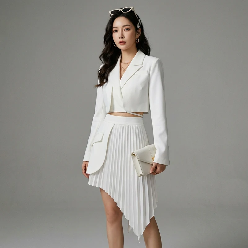 Ensemble Blazer Court et Jupe Plissée