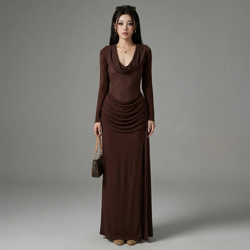 Robe Longue à Capuche Fendue