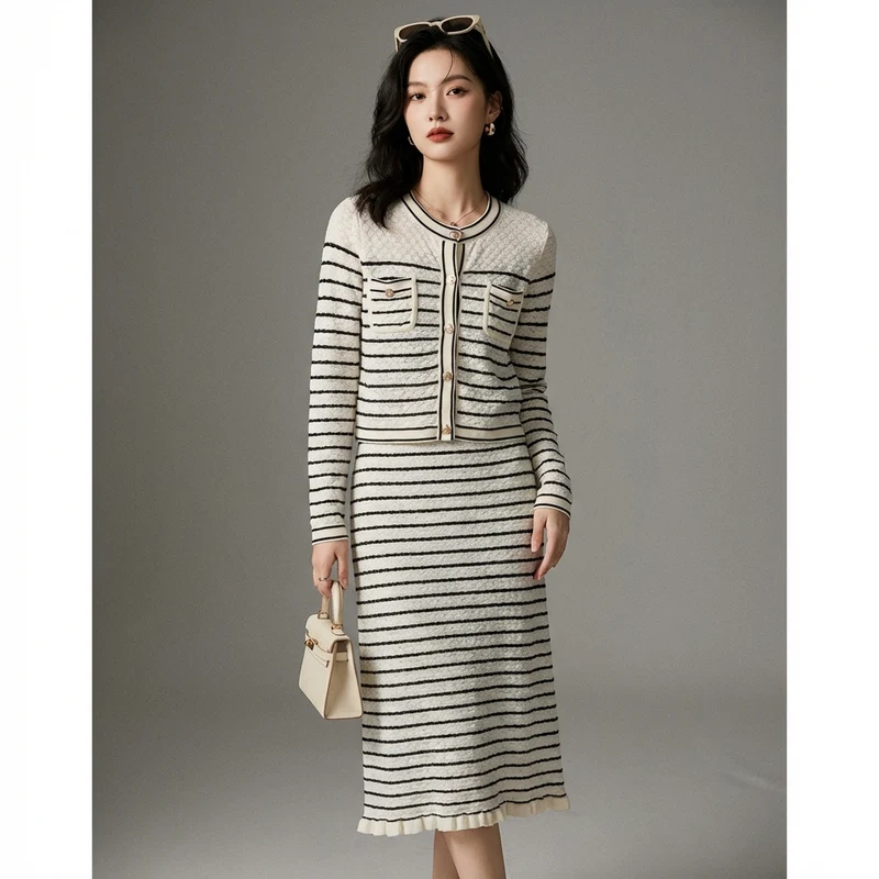 Ensemble Pull et Jupe Tricotés Rayés