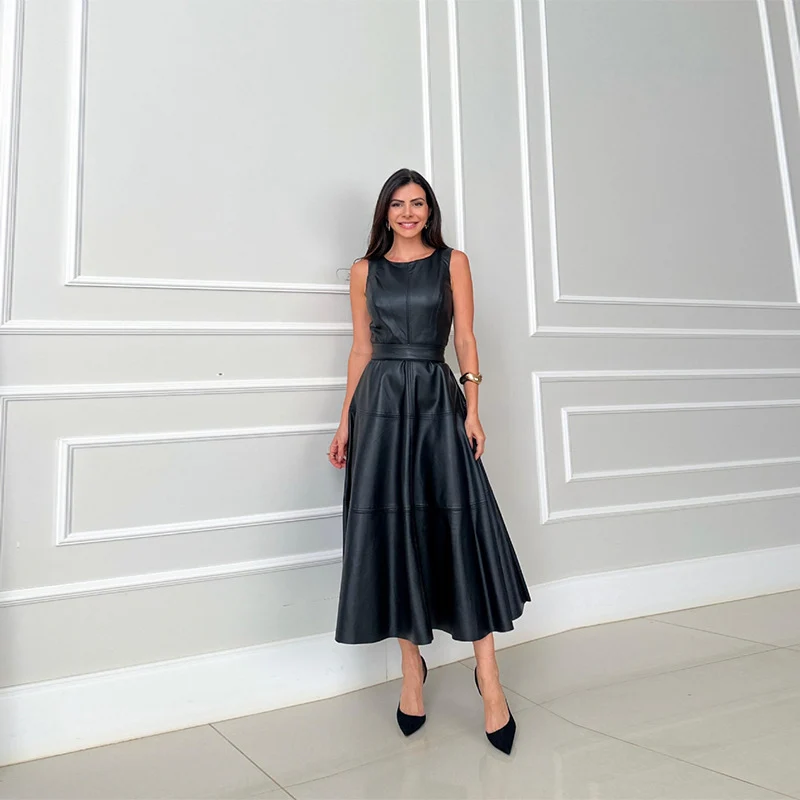 Icone™ LuxeDress: Elegant Lyxig Kvinnoärmlös Klänning I Medellängd