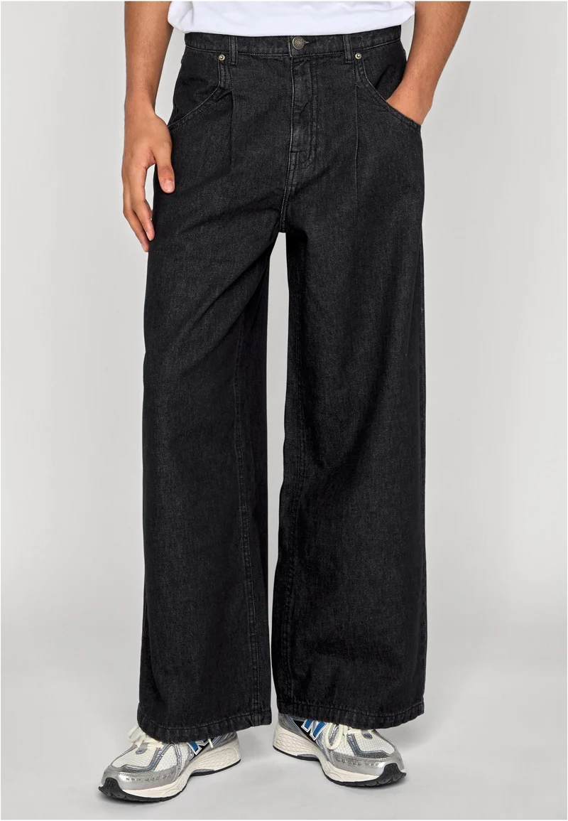 UC Pleated Jeans With Long Pocket